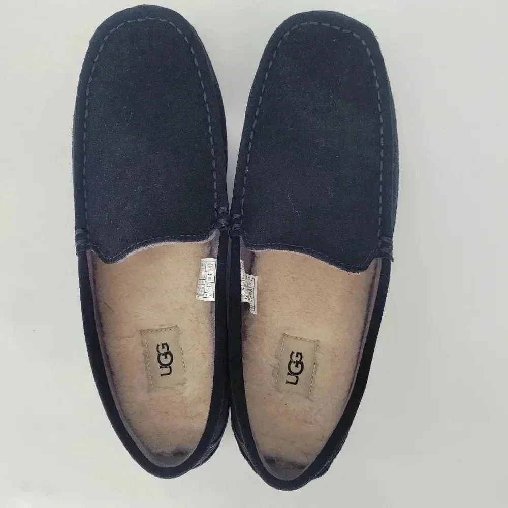 UGG black alder
